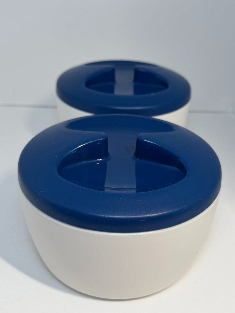 2 Trudeau 8 oz / 237 ml Neove Design Soup / Food Containers